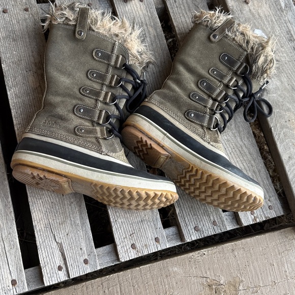 Sorel Joan of Arctic Boots Olive - Picture 3 of 16